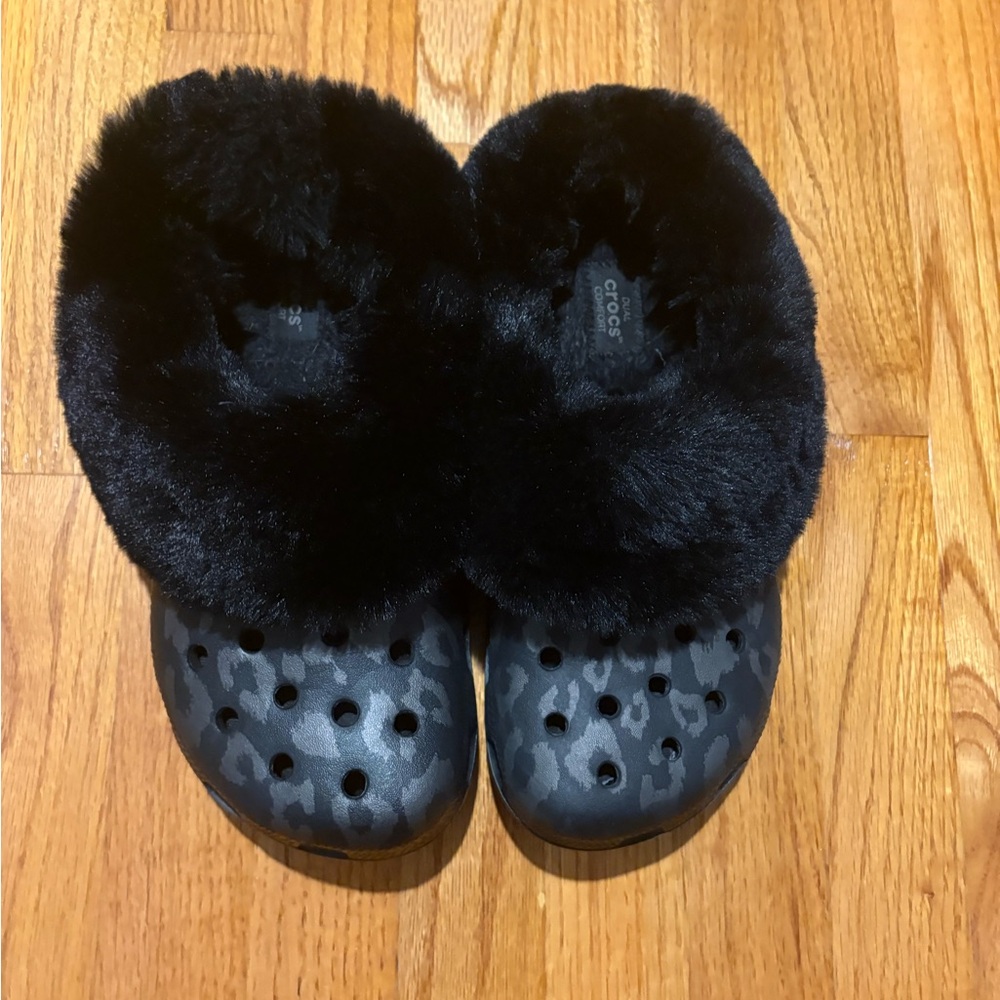 Crocs size 9 Rare pair😍